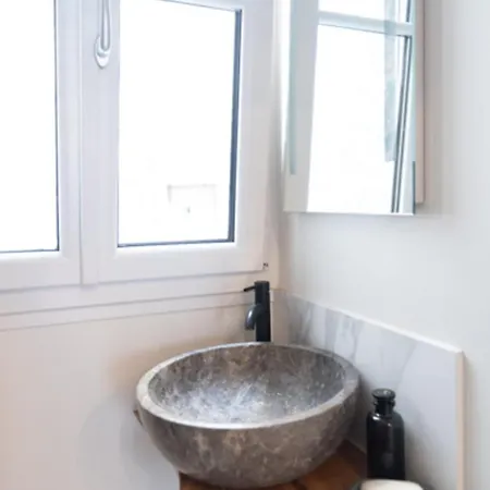 Refurbished T2 Near Place Du Trocadero * Paris