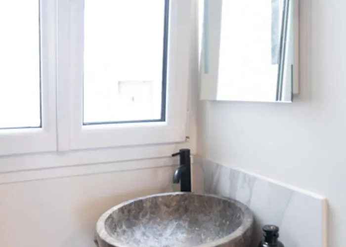Refurbished T2 Near Place Du Trocadero * Paris